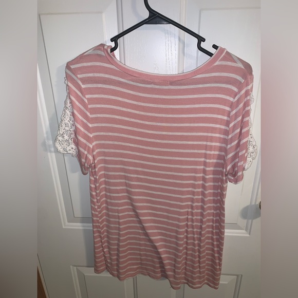 Pink striped tshirt with crochet sleeves - Picture 4 of 4